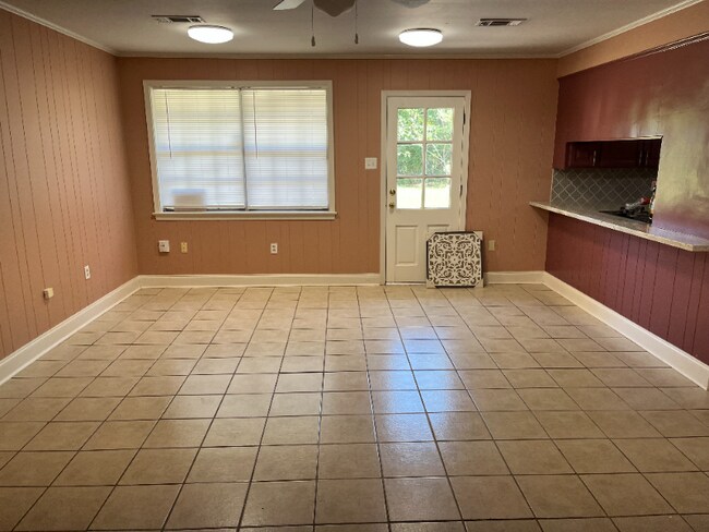 Building Photo - 1225 Bellonia Dr