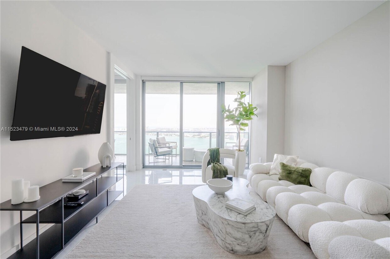 Foto principal - 650 NE 32nd St