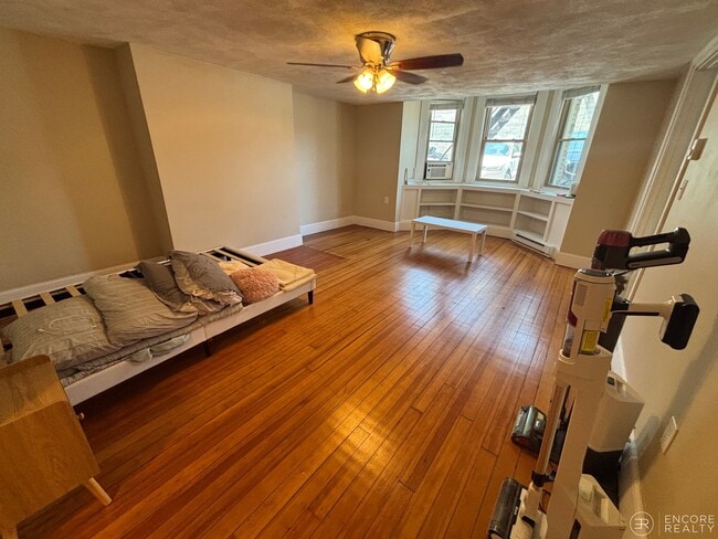 Building Photo - 360 Tappan St
