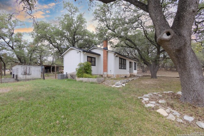 Foto del edificio - 33121 Blanco Rd