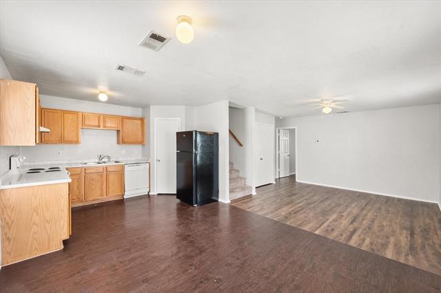 Foto del edificio - 404 Kings Way Dr