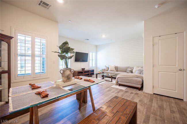 Building Photo - 530 Gloster Ave