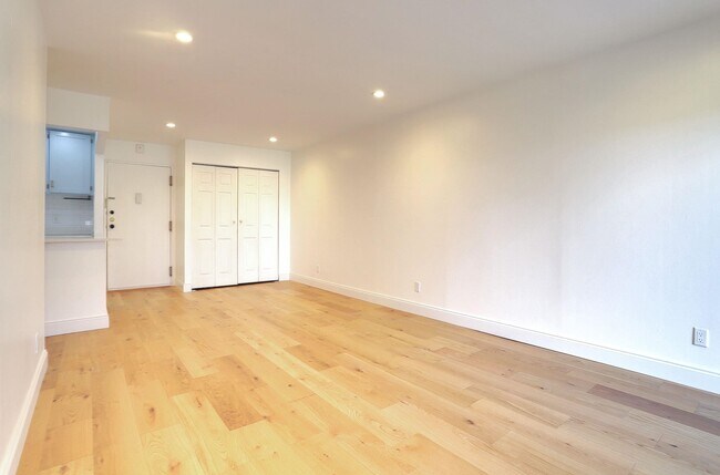 Foto del edificio - 1111 River Rd