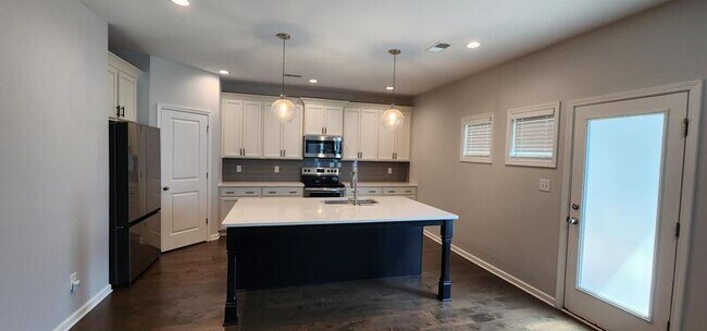 Building Photo - 228 Shoshone Cir