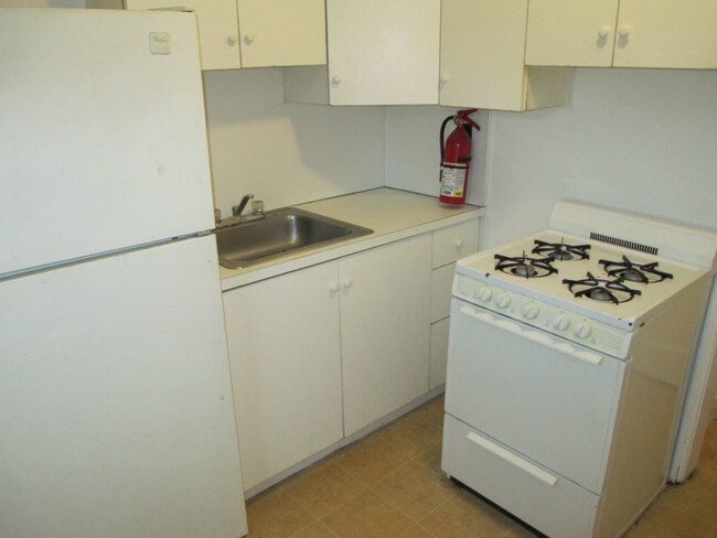 Foto del edificio - Spacious Studio - 181 E25 St Paterson - Apt 2