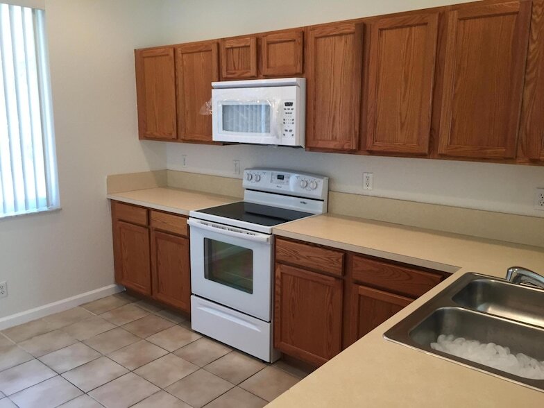 Building Photo - 3121 N Evergreen Cir