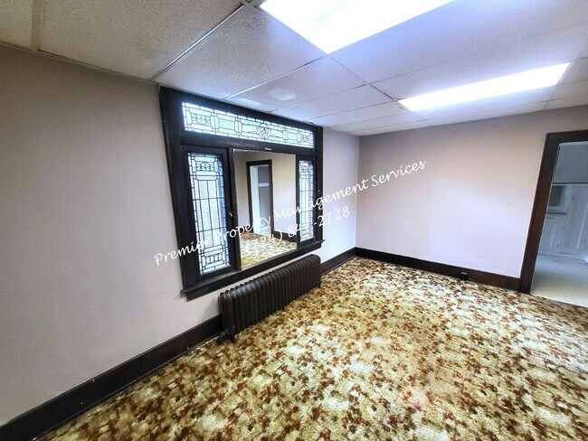 Foto del edificio - 145 E Wallace Ave