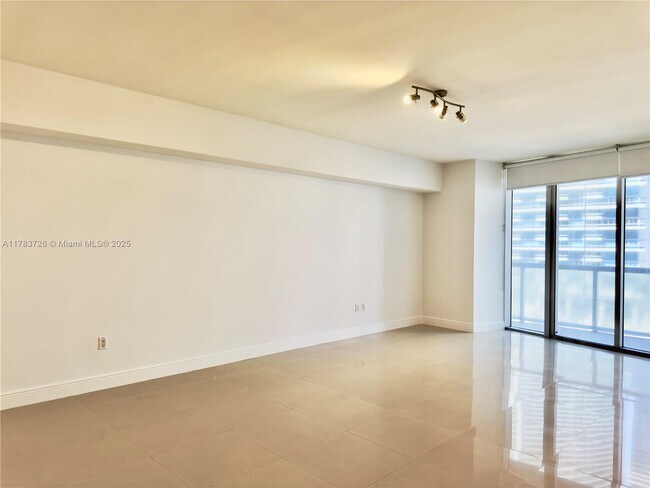 Foto del edificio - 475 Brickell Ave