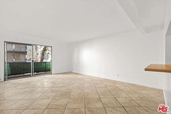 Foto del edificio - 5460 White Oak Ave