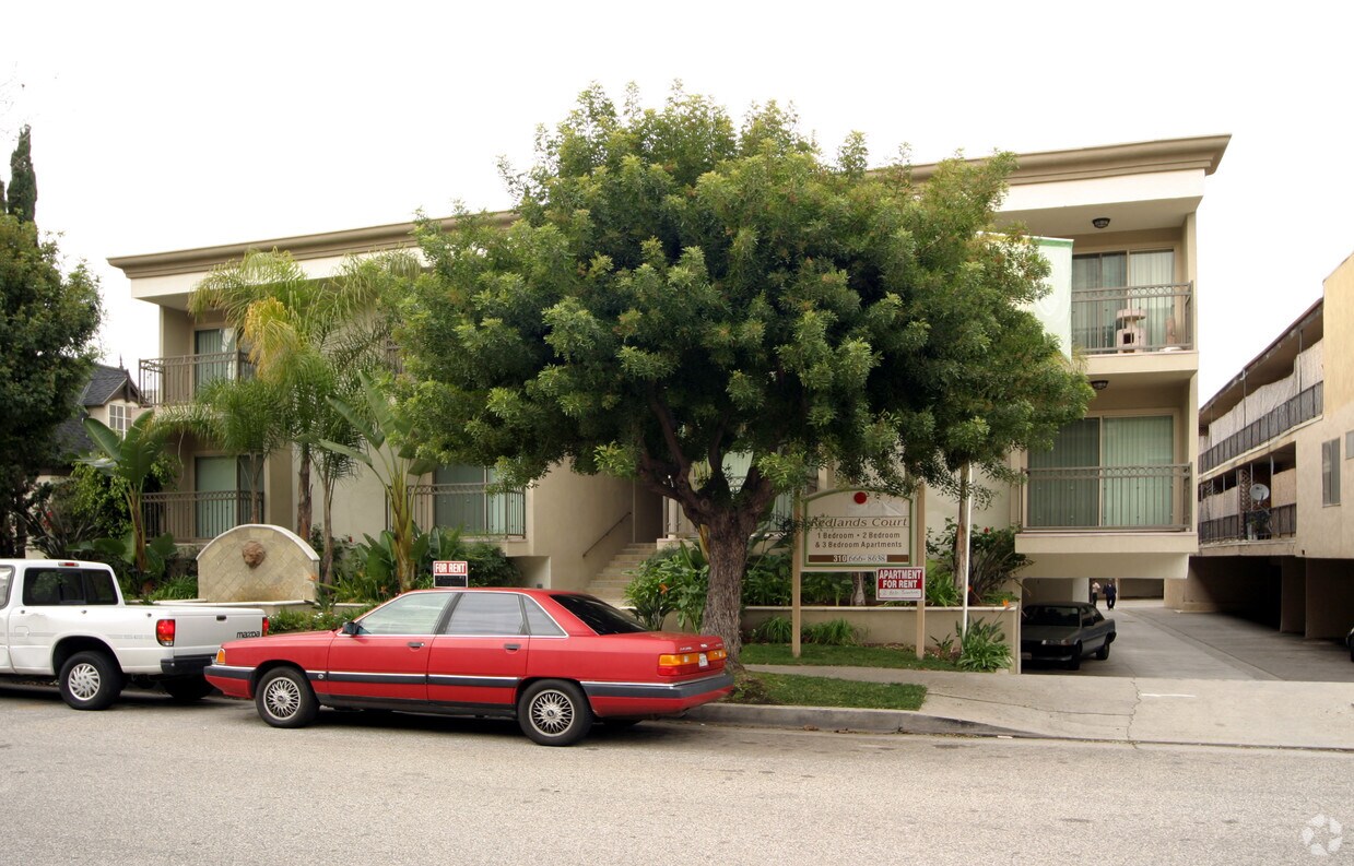 Primary Photo - Redlands Court