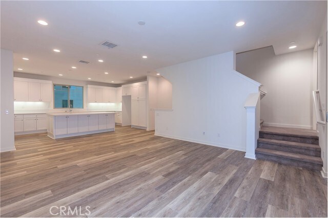 Building Photo - 127 Episode