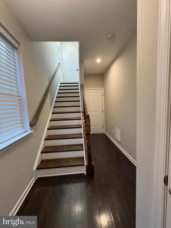 Foto del edificio - 120 Tolocka Terrace NE