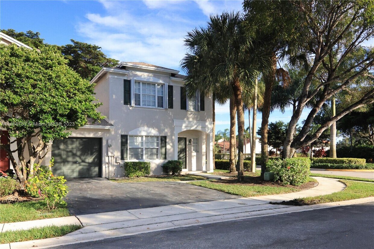 6004 N Golden Beauty Ln, Tamarac, FL 33321 Townhome Rentals in