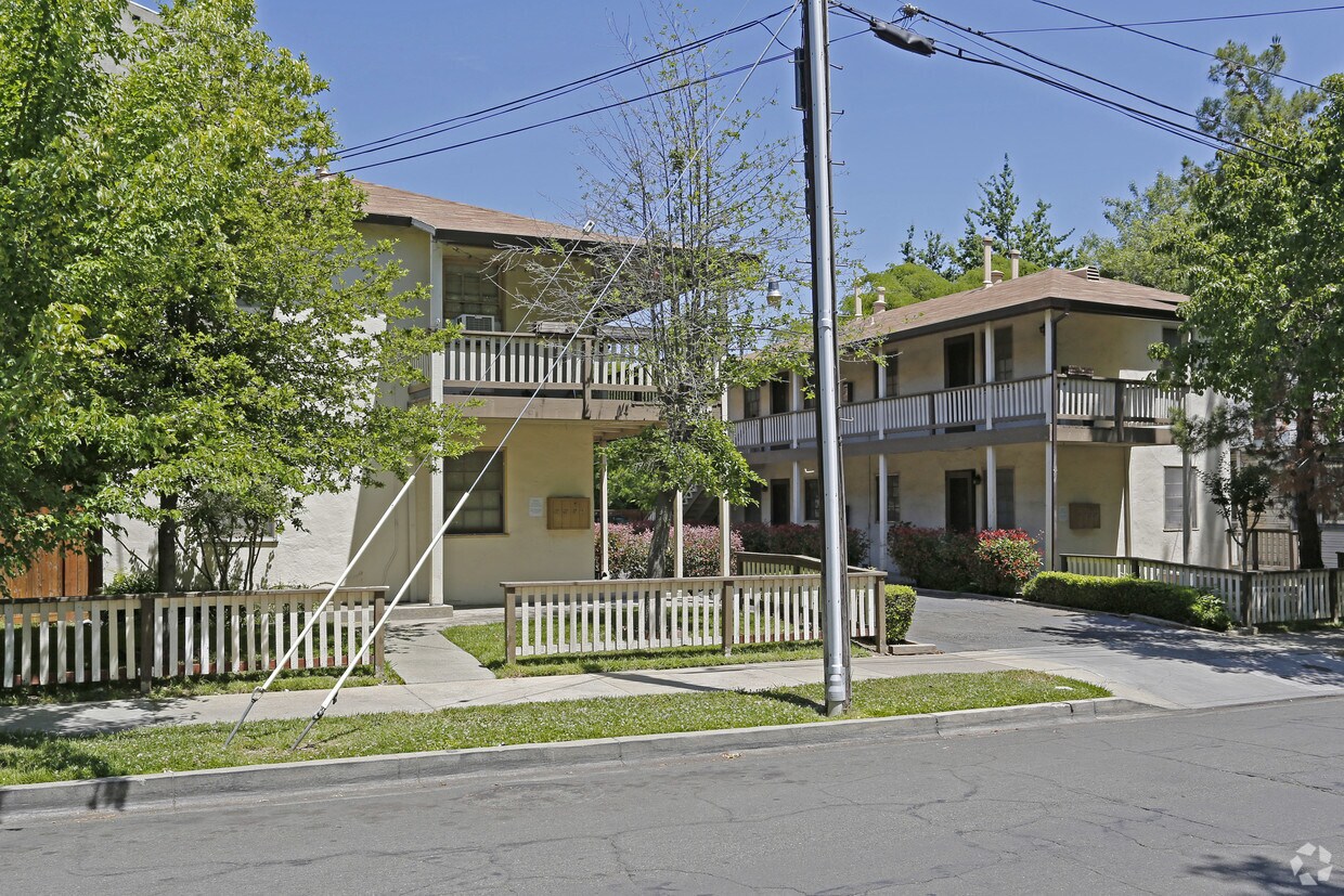 Building Photo - 3213 L St