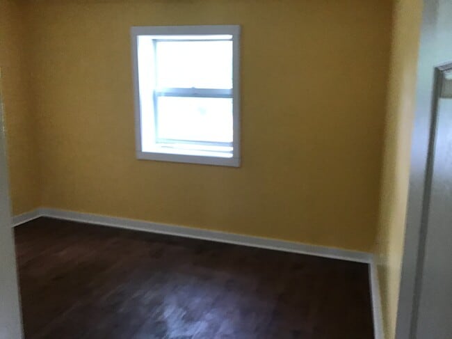 Building Photo - 303 E Memorial Dr