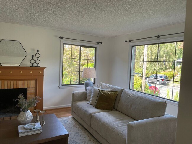 Building Photo - 3 Bedroom Single Family Home in Seattle
