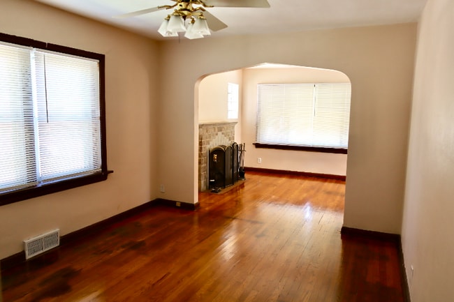 Foto del edificio - 8821 Goodfellow Blvd