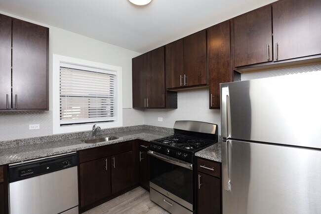 Building Photo - 708 W Brompton Ave