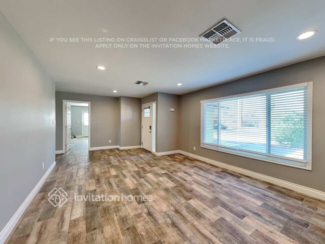 Building Photo - 1335 E Hermosa Dr