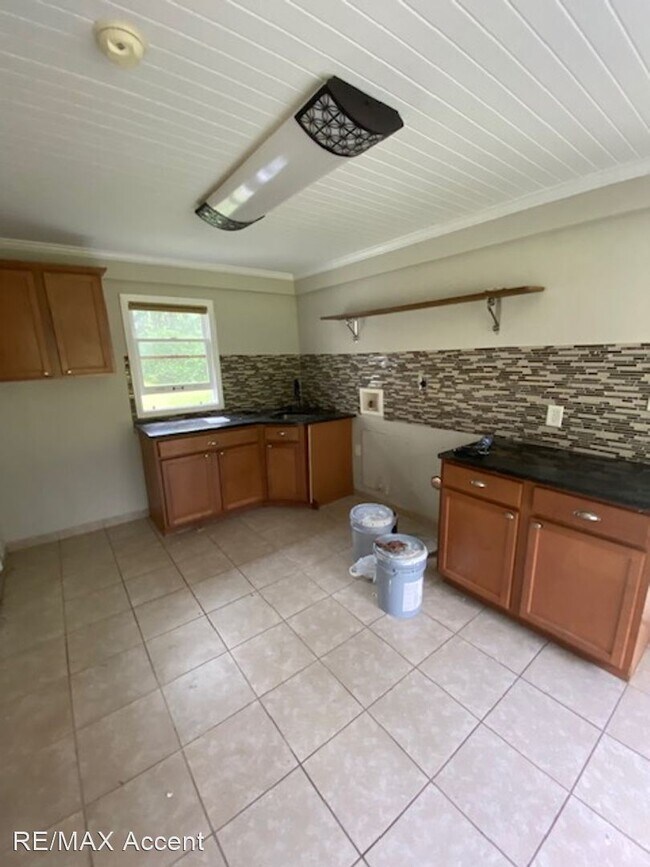 Building Photo - 3 br, 2 bath House - 443 Martin Rd.