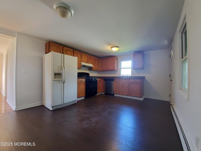 Building Photo - 722 Monmouth Pkwy