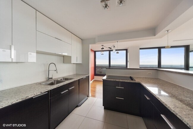 Foto del edificio - 1030 N State St