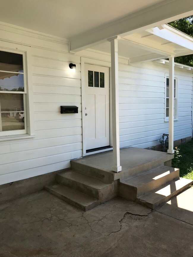 Building Photo - 4602 Leslie Ave