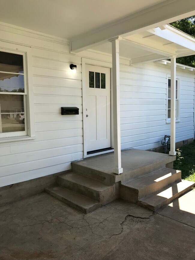Foto del edificio - 4602 Leslie Ave