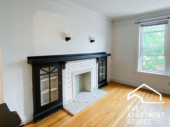 Building Photo - 1509 W Barry Ave