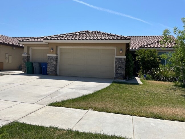 Building Photo - Coming Soon – Beautiful 4 Bedroom, 3 Bathr...