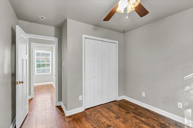 Foto del edificio - 219 W Watt St