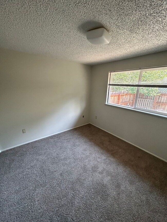 Building Photo - BEA510-520