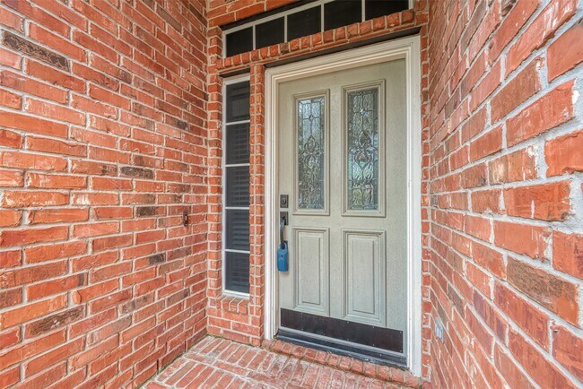 Building Photo - 23759 River Pl Dr