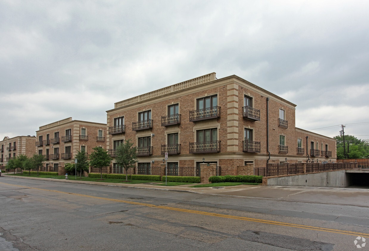 Primary Photo - 6405-6535 Bandera Avenue