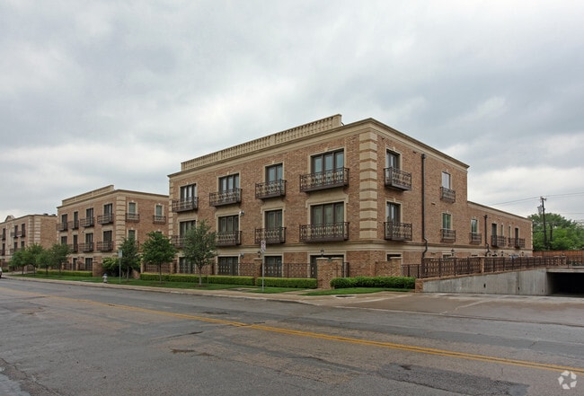 Building Photo - Park Hollow Luxury Residences