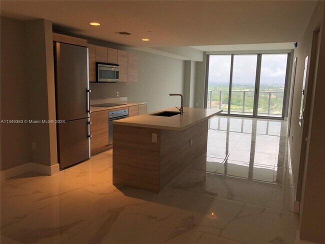 Building Photo - 16385 Biscayne Blvd