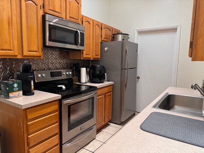 Foto del edificio - 2 Bed 2 Bath Home in Seranola Manor ! Fenced in YARD!