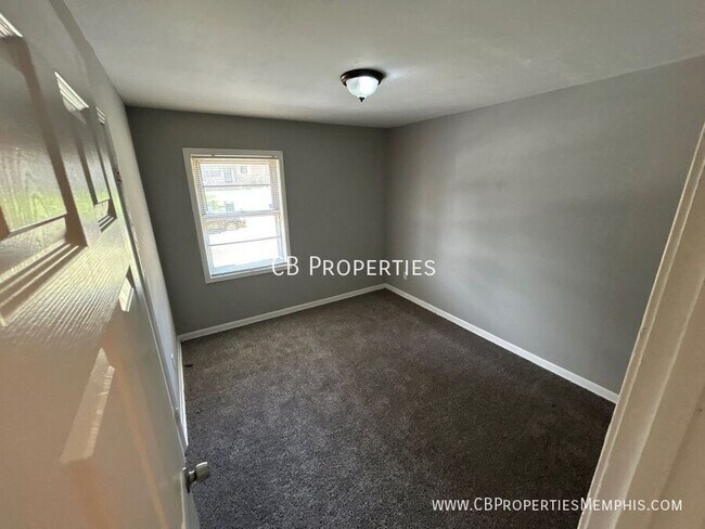 Building Photo - 640 Leacrest Ave