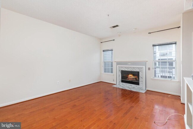 Foto del edificio - 1705 Lake Shore Crest Dr