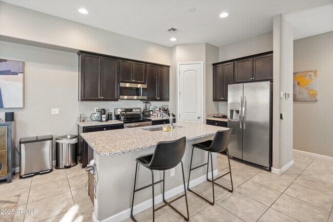 Building Photo - 3020 N 37th Pl