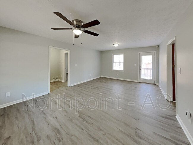 Foto del edificio - 355 Cowan Rd