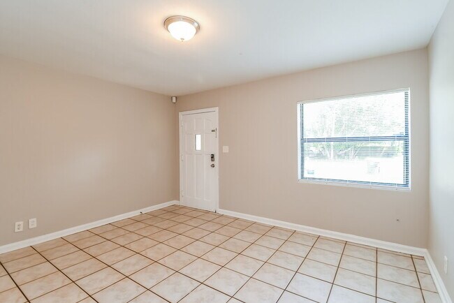 Building Photo - 6012 Commodore Dr