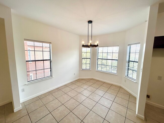 Foto del edificio - **APPLICATION RECEIVED** AVAILABLE NOW! 2 ...