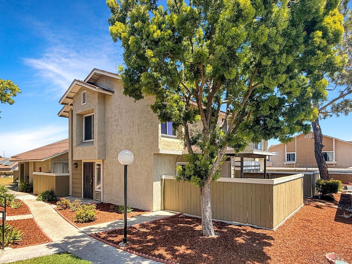 Foto principal - Spacious 3BR/2BA with Private Yard in Para...