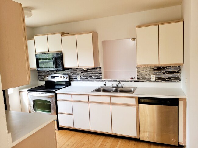Kitchen - 2725 4th St SW