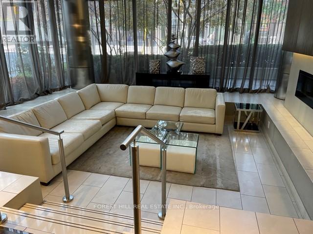 Building Photo - 320 Richmond St E