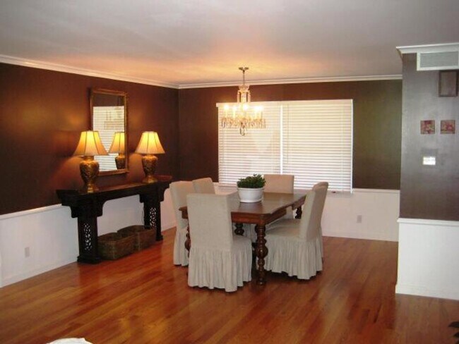 Foto del edificio - 108 E Burnam Rd