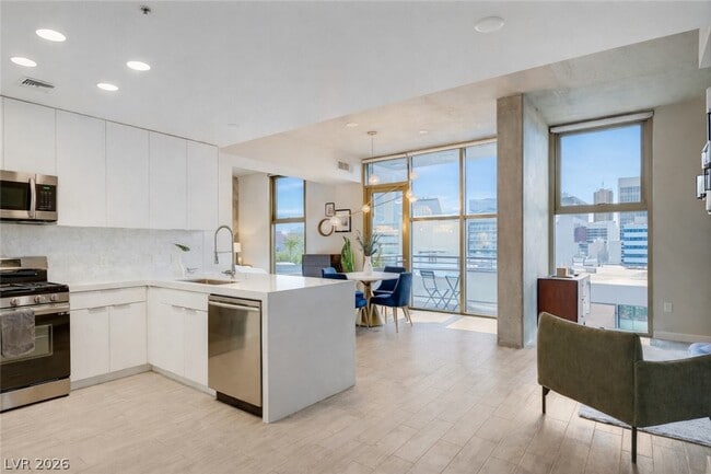 Foto del edificio - 353 E Bonneville Ave