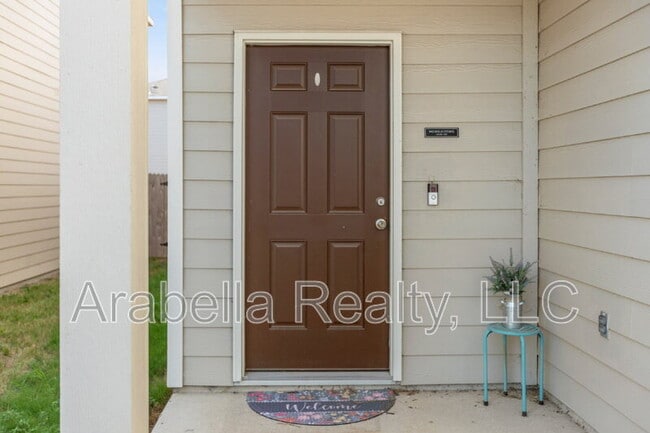 Building Photo - 5507 Finch Cyn