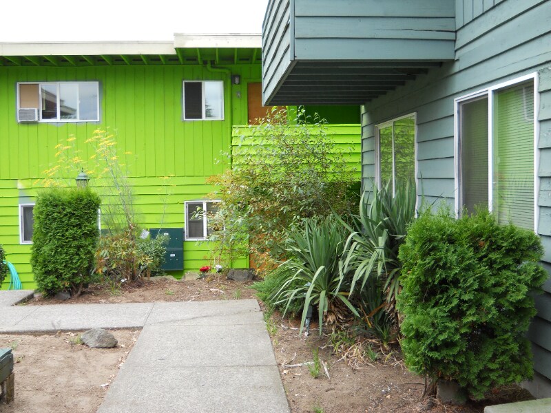 Building Photo - 1033 Sunset Blvd NE